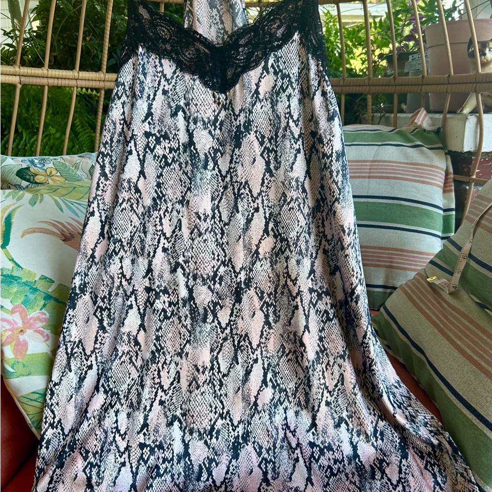 NWOT Cozy Rosy Razorback Nightgown Snakeskin Size L